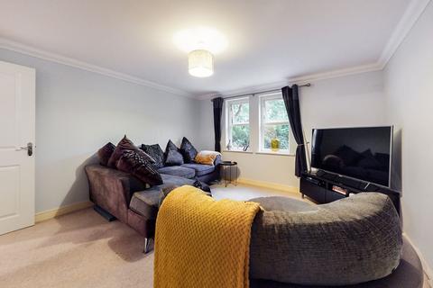 2 bedroom flat to rent, Hilton, Derby DE65