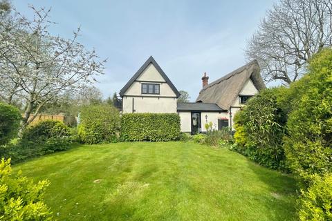 3 bedroom cottage for sale - The Green, Tacolneston