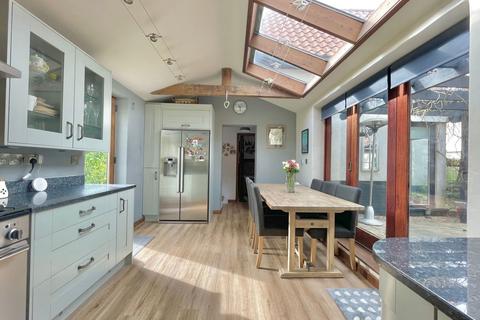 3 bedroom cottage for sale, The Green, Tacolneston