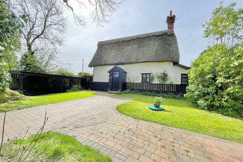 3 bedroom cottage for sale, The Green, Tacolneston