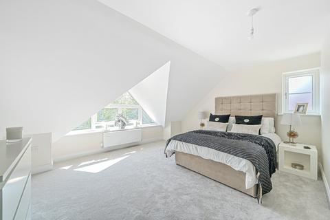 3 bedroom semi-detached house for sale, Egley Road, Woking, GU22