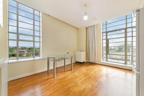 2 bedroom apartment for sale, Wallis House, Great West Road, Brentford, TW8