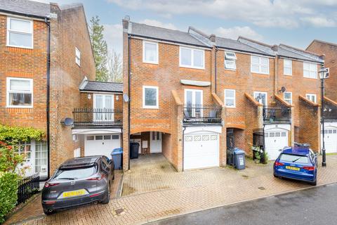 5 bedroom townhouse for sale, Manning Close, East Grinstead, RH19