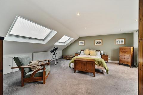 4 bedroom semi-detached house for sale, Cedar Close, Bromley