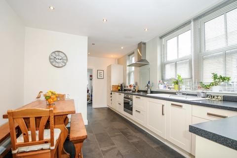 3 bedroom apartment to rent, Isis Street Earlsfield SW18