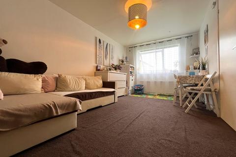 1 bedroom ground floor flat for sale, Makepeace Road, Northolt UB5