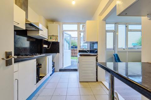 4 bedroom house to rent, Montfort Place Southfields SW19