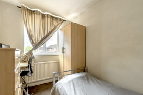 4 bedroom detached house to rent, Bexley Road, Erith, DA8