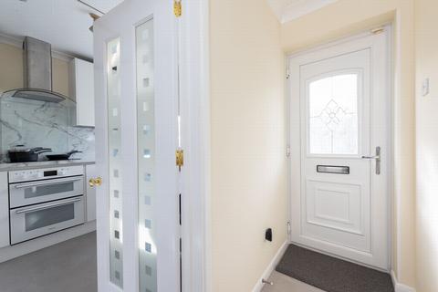 3 bedroom semi-detached house to rent, Comfrey Close, Farnborough, GU14