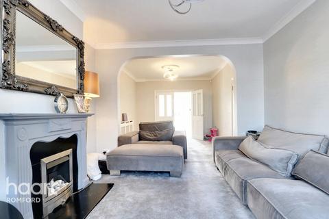 66 Gorseway, Romford, RM7 0RS