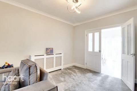 66 Gorseway, Romford, RM7 0RS