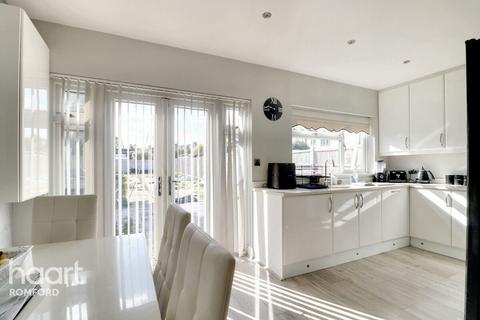 66 Gorseway, Romford, RM7 0RS