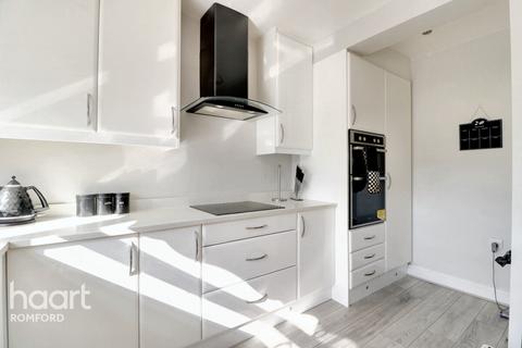 66 Gorseway, Romford, RM7 0RS