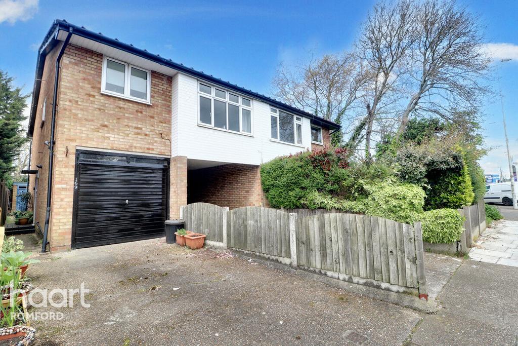 Pretoria Road, Romford, RM7 7BB 2 bed for sale £290,000