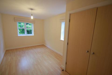 2 bedroom apartment to rent, Abingdon Court, Woking GU22