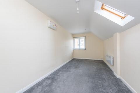 Studio to rent, Lynchford Road, Farnborough, GU14