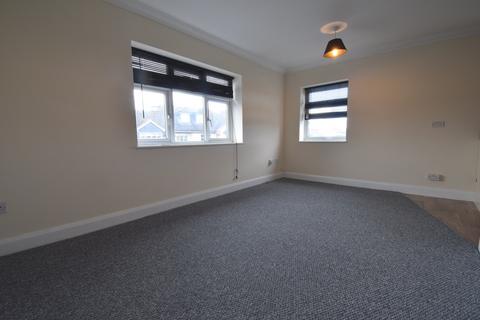2 bedroom apartment to rent, Rayleigh Road, Leigh-on-Sea