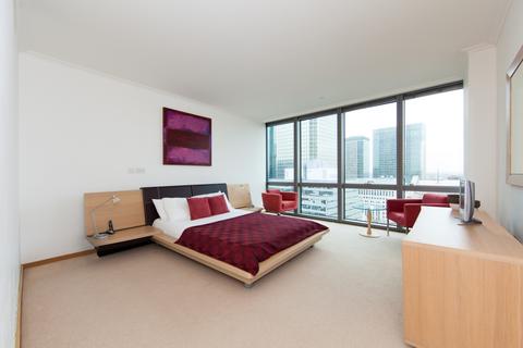 2 bedroom apartment to rent, No1. West India Quay, Hertsmere Road, Canary Wharf E14