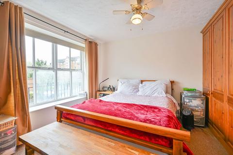 17 Midland Terrace, London, NW10 6LB