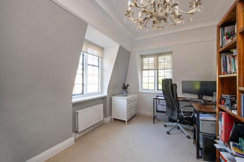 3 bedroom flat for sale, Gonville House, Manor Fields, London