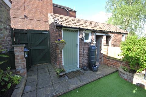 2 bedroom cottage to rent, Westgate, Doncaster DN11