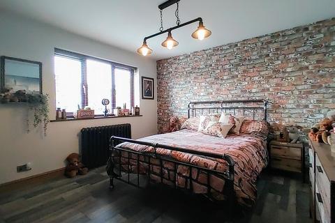 33a Back Lane, Thornton, Bradford, BD13 3QU