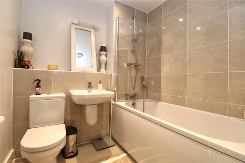 3 bedroom flat for sale, Jelley Way, Surrey GU22