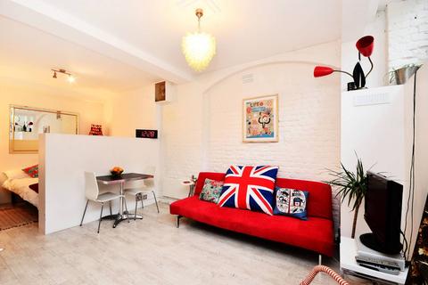 Studio to rent, Fanshaw Street, Hoxton, London, N1