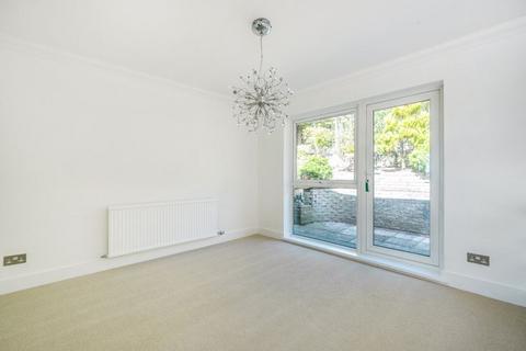 19 Kooringa, Warlingham, CR6 9JP