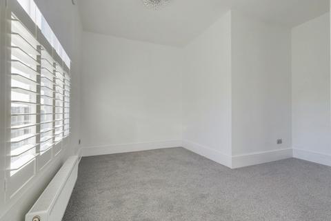 1 bedroom apartment for sale, Station Road, Westcliff-on-sea, SS0