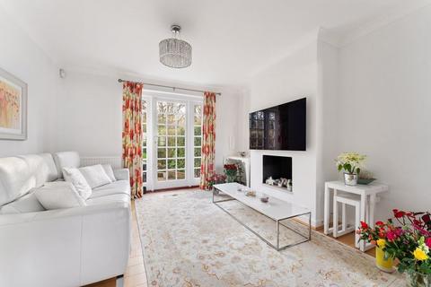 3 bedroom terraced house to rent, Oakwood Road, Hampstead Garden Suburb, NW11