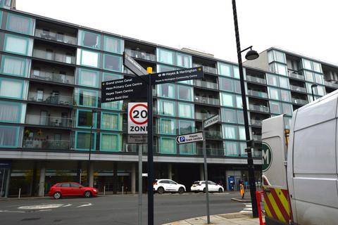 Studio for sale, Station Approach, Hayes