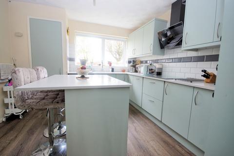 3 bedroom end of terrace house for sale, Sea Crest Road, Lee-On-The-Solent, PO13