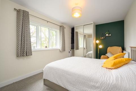 2 bedroom apartment for sale, Alderson Grove, Hersham, Walton-On-Thames.