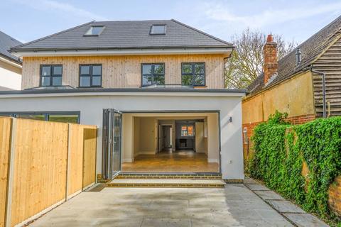 4 bedroom semi-detached house for sale, Homefield Road, Walton-On-Thames