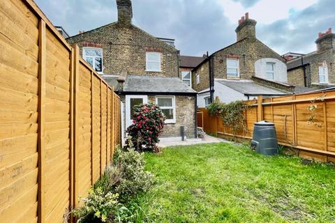 4 bedroom terraced house to rent, Boundary Road, London SW19