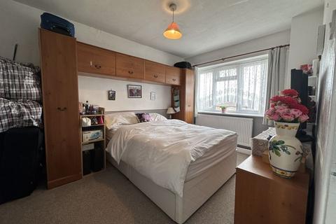 2 bedroom maisonette for sale, Newmarket Avenue, Northolt