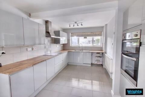 4 bedroom detached house to rent, Springfield Close, Corsham