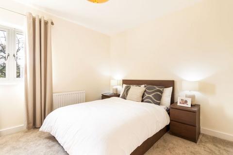 2 bedroom flat to rent, Soames Place, Wokingham