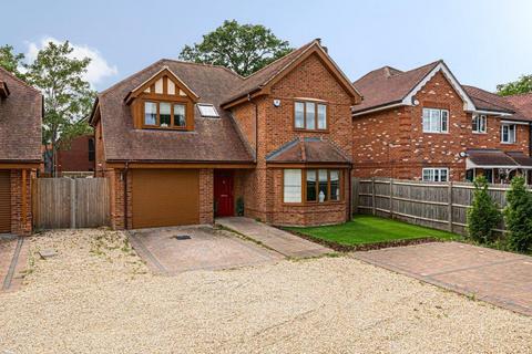 4 bedroom detached house to rent, Mayfields