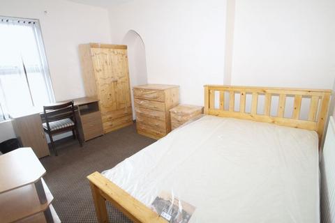 1 bedroom in a house share to rent, Room Radford Road Nottingham