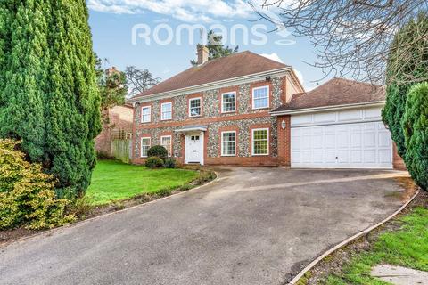 5 bedroom detached house to rent - Donnay Close, Gerrards Cross