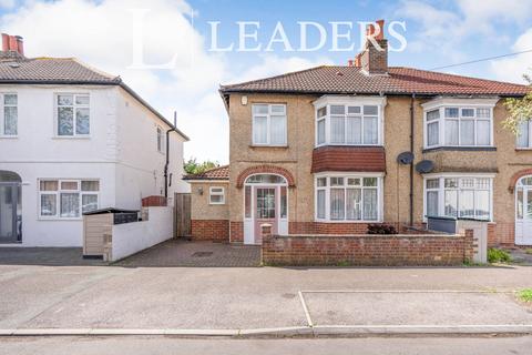 3 bedroom semi-detached house to rent, Oval Gardens