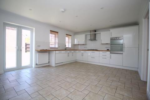 4 bedroom detached house to rent, Warsash Road, Southampton SO31