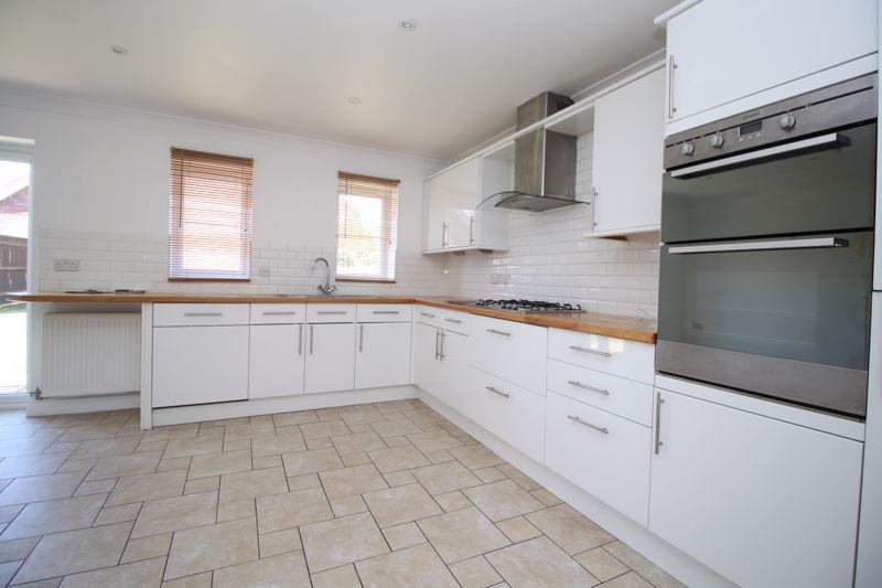 Warsash Road, Southampton SO31 4 bed detached house to rent £2,750