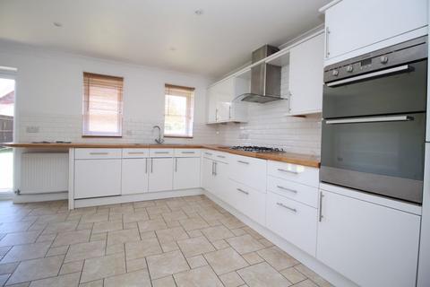 4 bedroom detached house to rent, Warsash Road, Southampton SO31