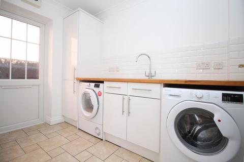 4 bedroom detached house to rent, Warsash Road, Southampton SO31