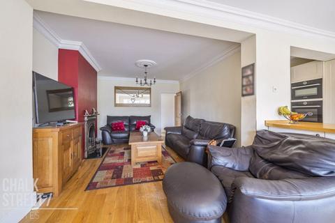 28 Kenilworth Gardens, Hornchurch, RM12 4SE
