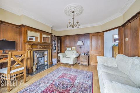 28 Kenilworth Gardens, Hornchurch, RM12 4SE