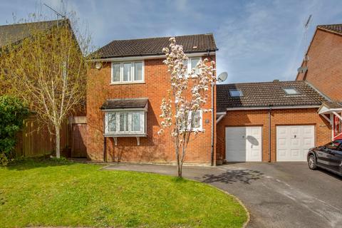 4 bedroom link detached house for sale, Windrush Court, High Wycombe, HP13 7UL